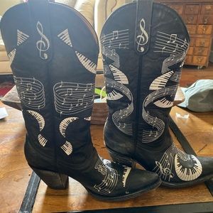 Old Gringo music notes boots size 8.5 B